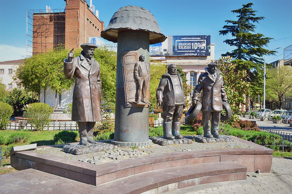 Памятник Мимино в Тбилиси — дань киноискусству
